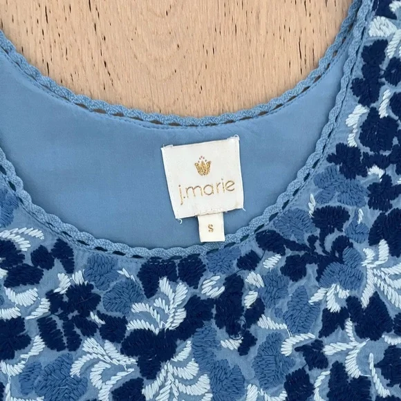 J. Marie Blue Embroidered Women's Blouse Size Small - Picture 4 of 5